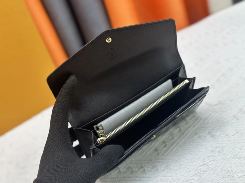 LX Wallets Refined 23895