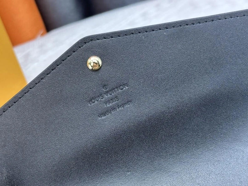 LX Wallets Refined 23895