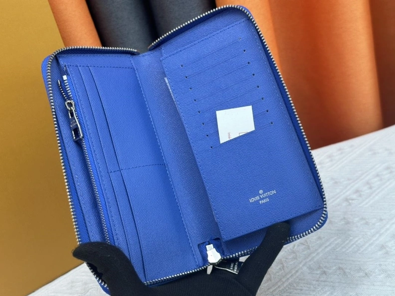 Lightweight LX Wallets 23862