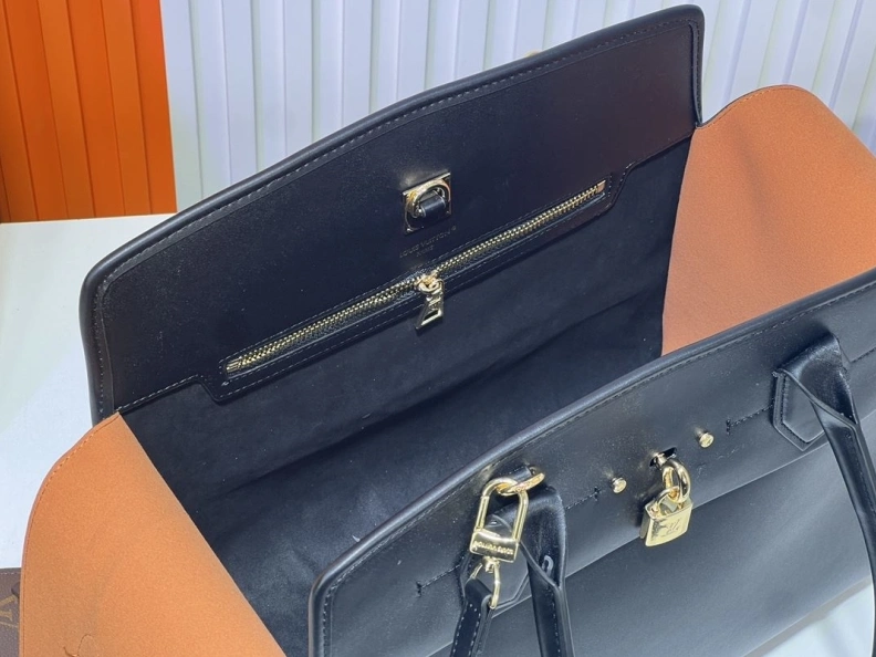 Versatile LX Travel Bags 24088