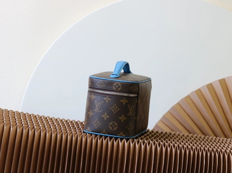 Lightweight LX Cosmetic Bags 16951