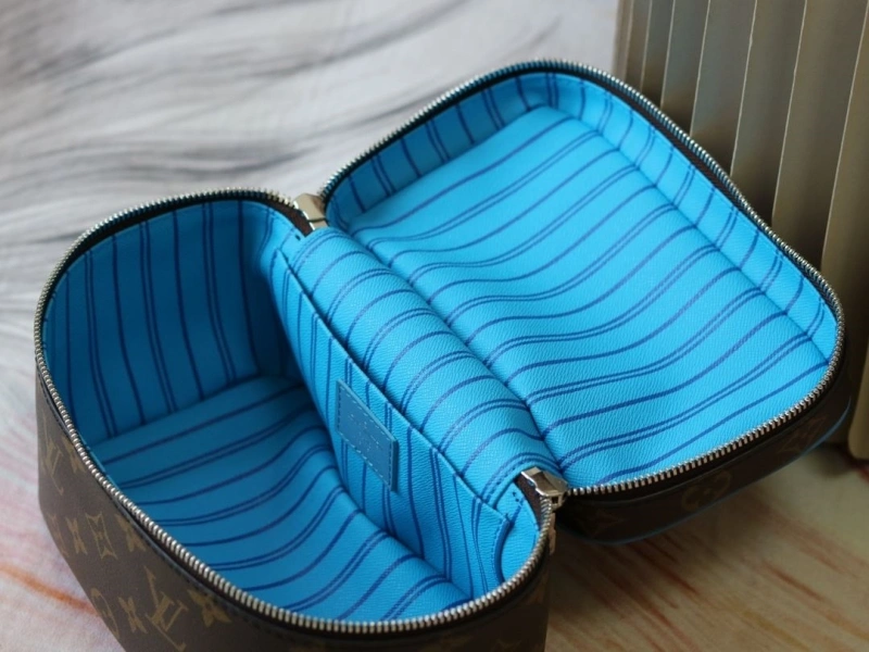Lightweight LX Cosmetic Bags 16951