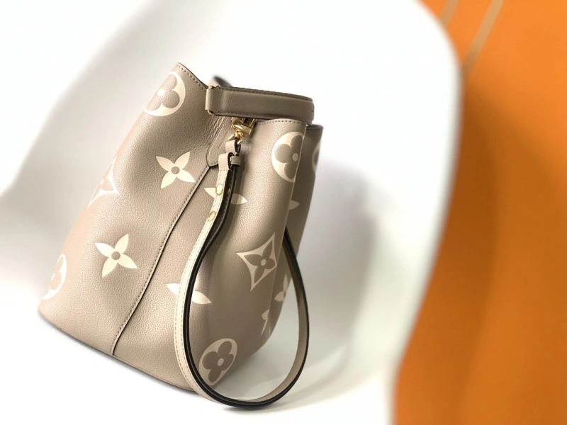 LX Bucket Bags Vibrant 17081