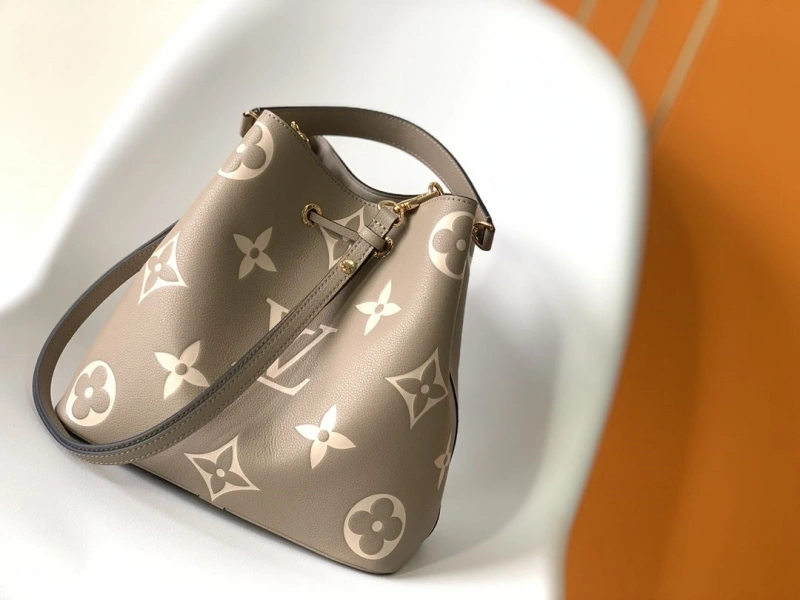LX Bucket Bags Vibrant 17081