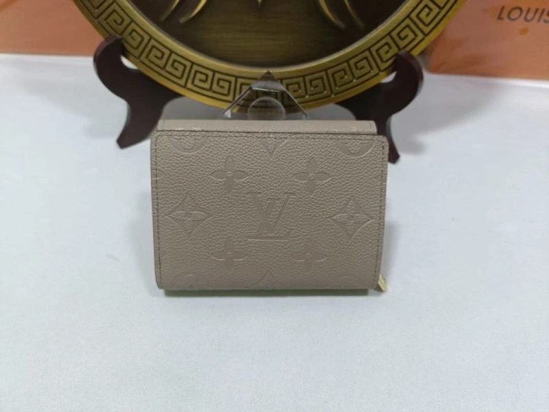 Trendsetting LX Wallets 16410