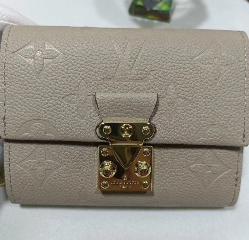 Trendsetting LX Wallets 16410