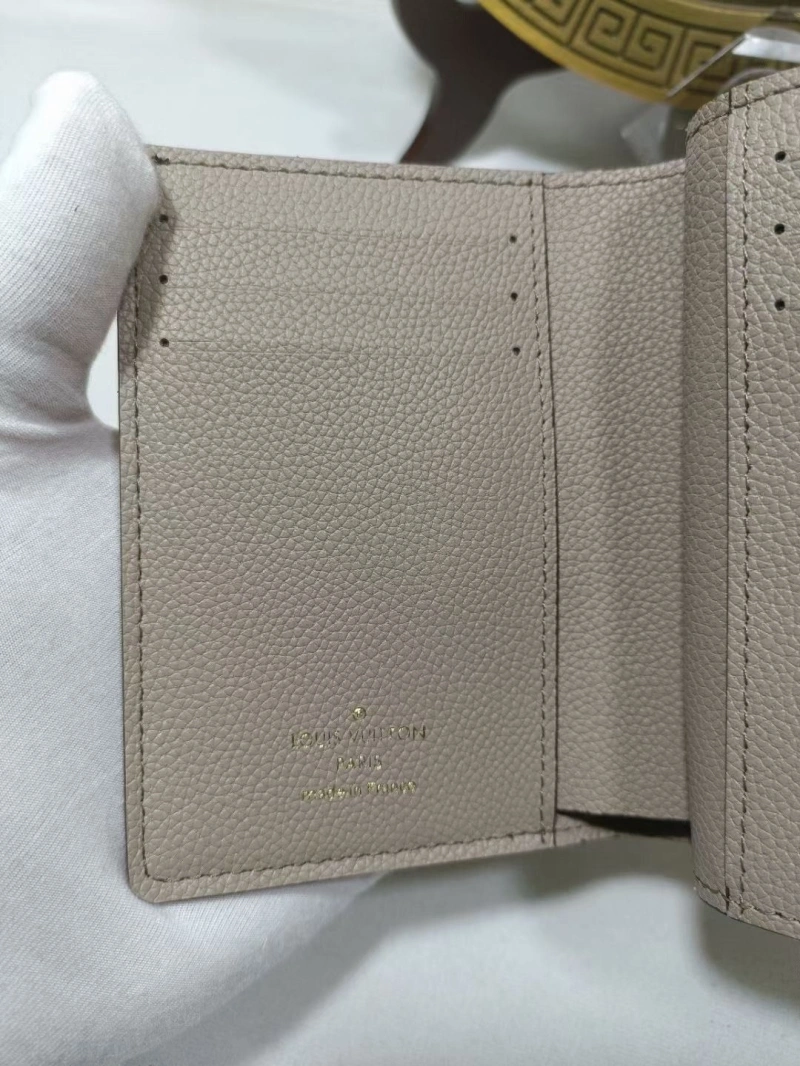 Trendsetting LX Wallets 16410