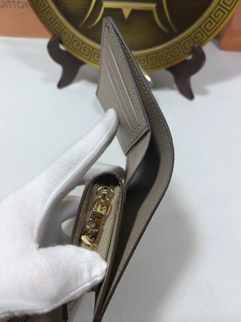 Trendsetting LX Wallets 16410