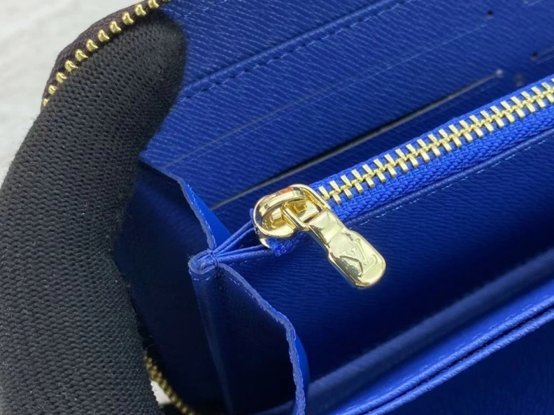 Practical LX Wallets 10374