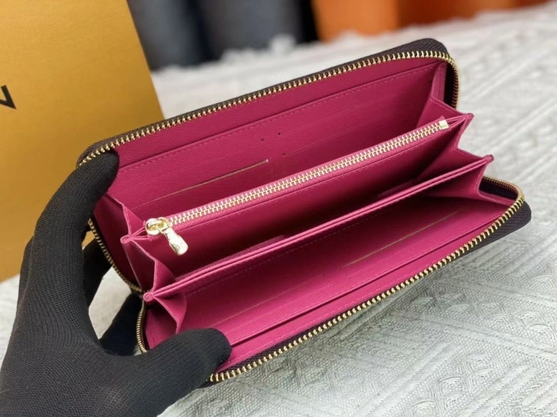 Trendsetting LX Wallets 10452