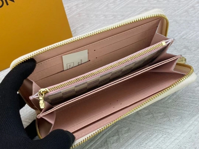 Lightweight LX Wallets 10371