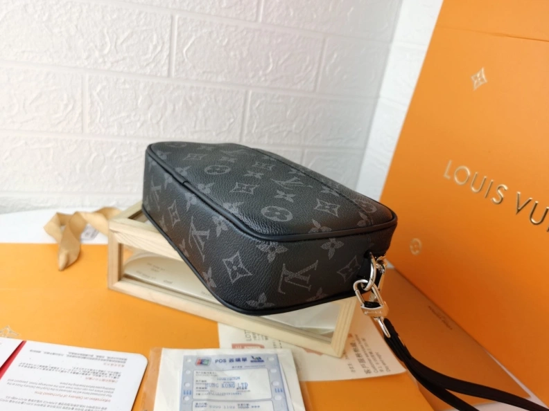Resilient LX Clutch Bags 6706