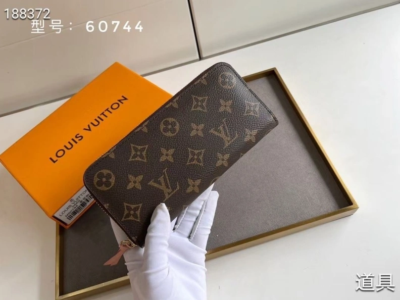 Trendy LX Wallets 10232