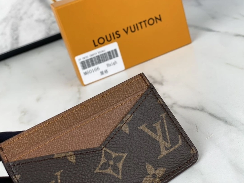 Sophisticated LX Wallets 10153