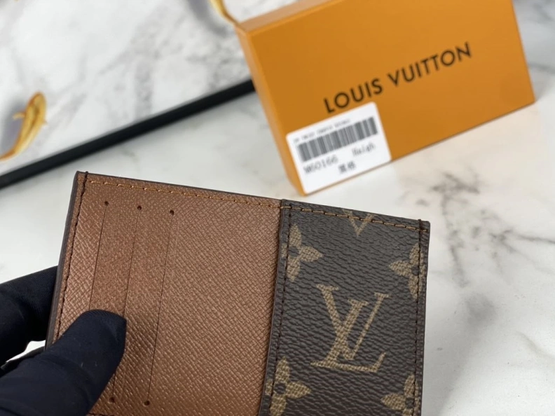 Sophisticated LX Wallets 10153