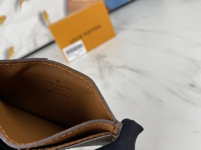 Sophisticated LX Wallets 10153