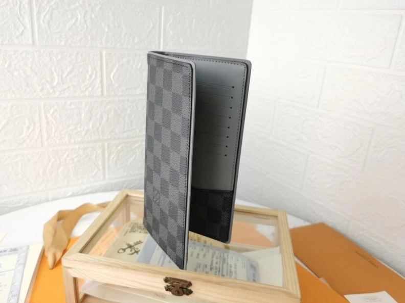 Resilient LX Wallets 10113