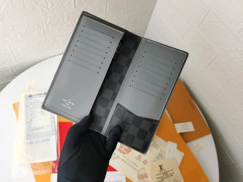 Resilient LX Wallets 10113