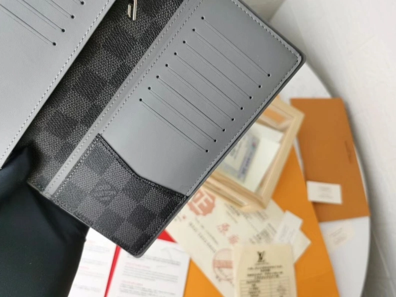 Resilient LX Wallets 10113