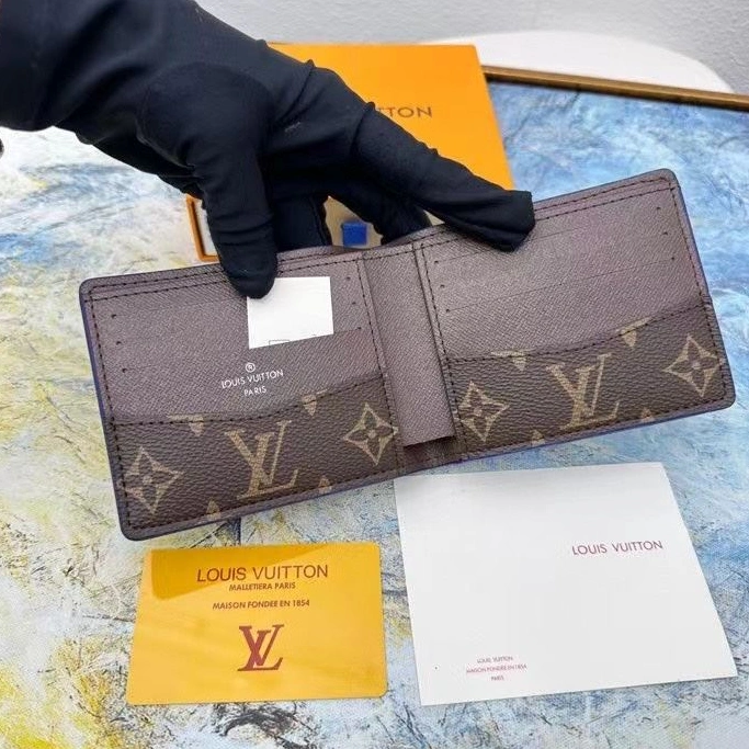 Resilient LX Wallets 10098