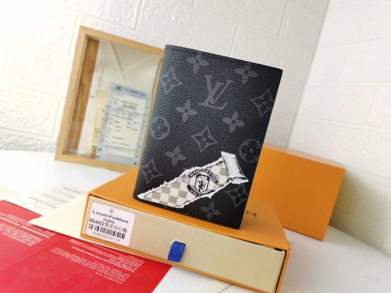 Sophisticated LX Wallets 10052