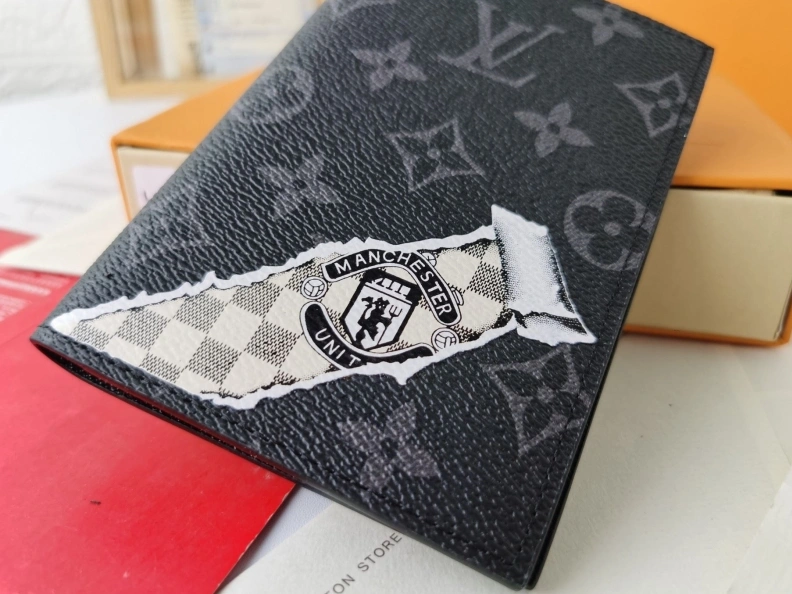 Sophisticated LX Wallets 10052