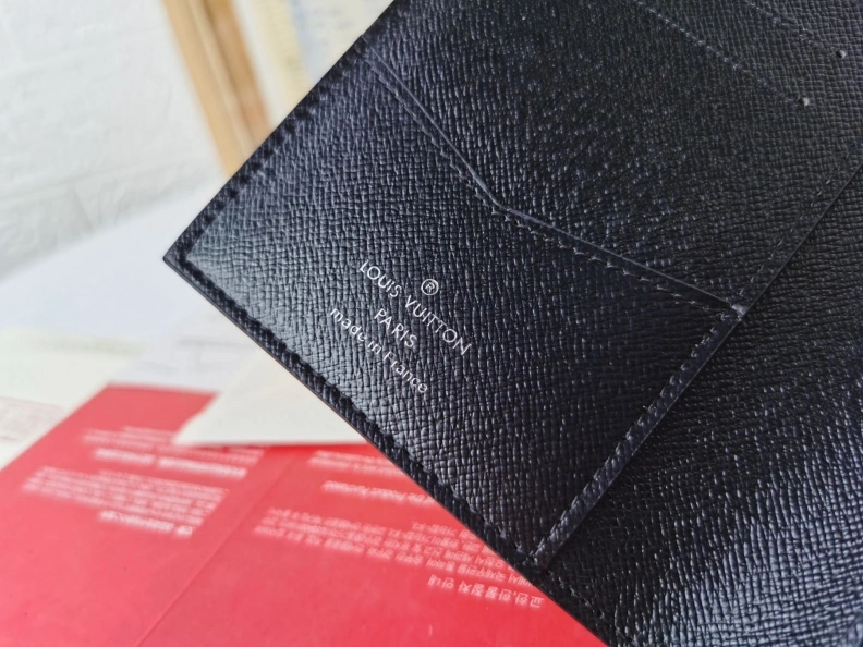 Sophisticated LX Wallets 10052