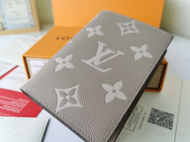 Lightweight LX Wallets 10019