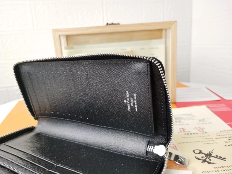 Resilient LX Wallets 9947