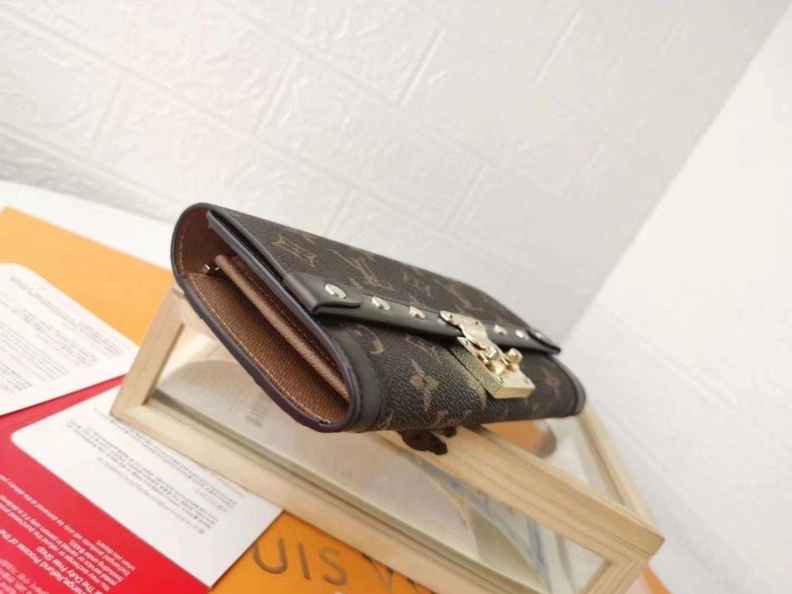 Lightweight LX Wallets 6693