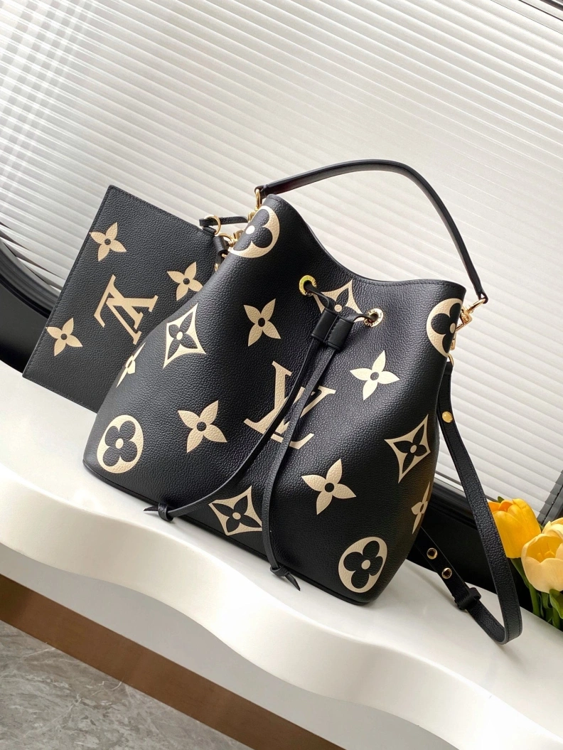 Resilient LX Bucket Bags 11854
