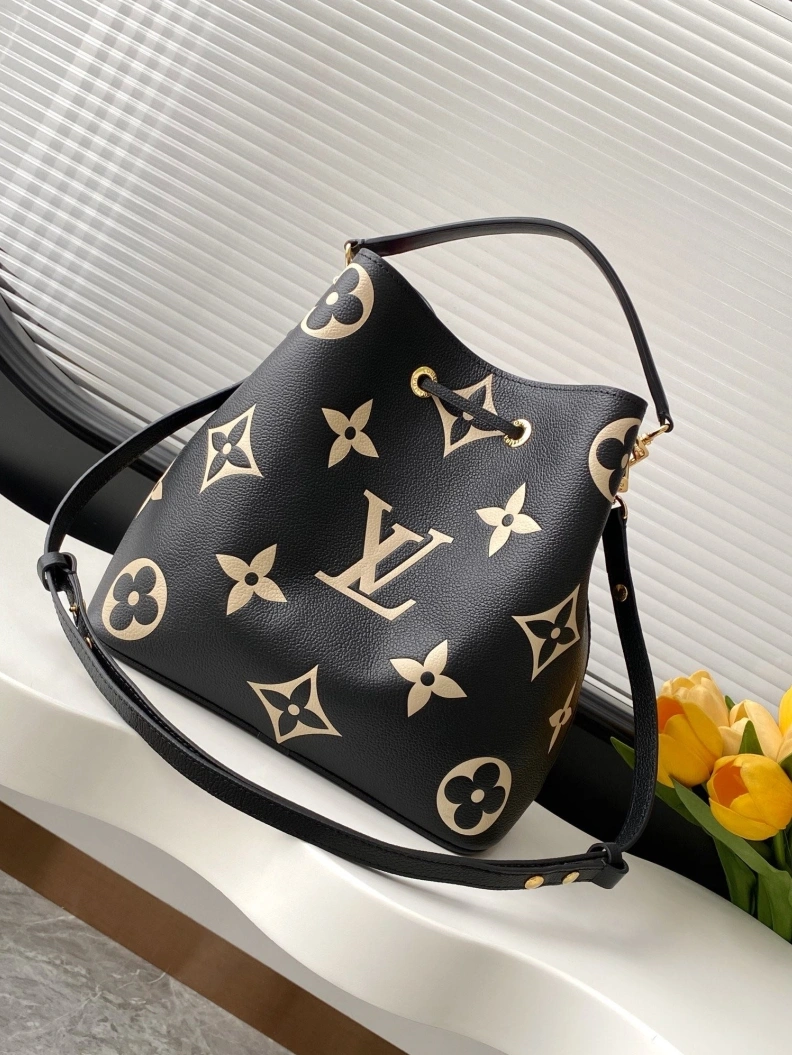 Resilient LX Bucket Bags 11854