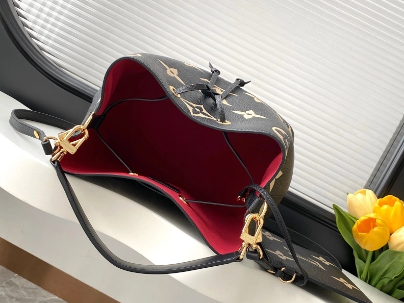 Resilient LX Bucket Bags 11854