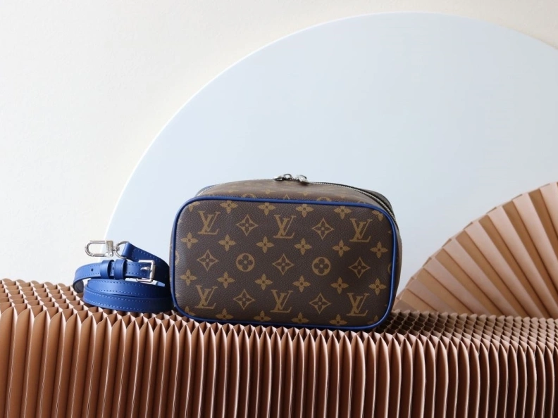 LX Cosmetic Bags Fashionable 11506