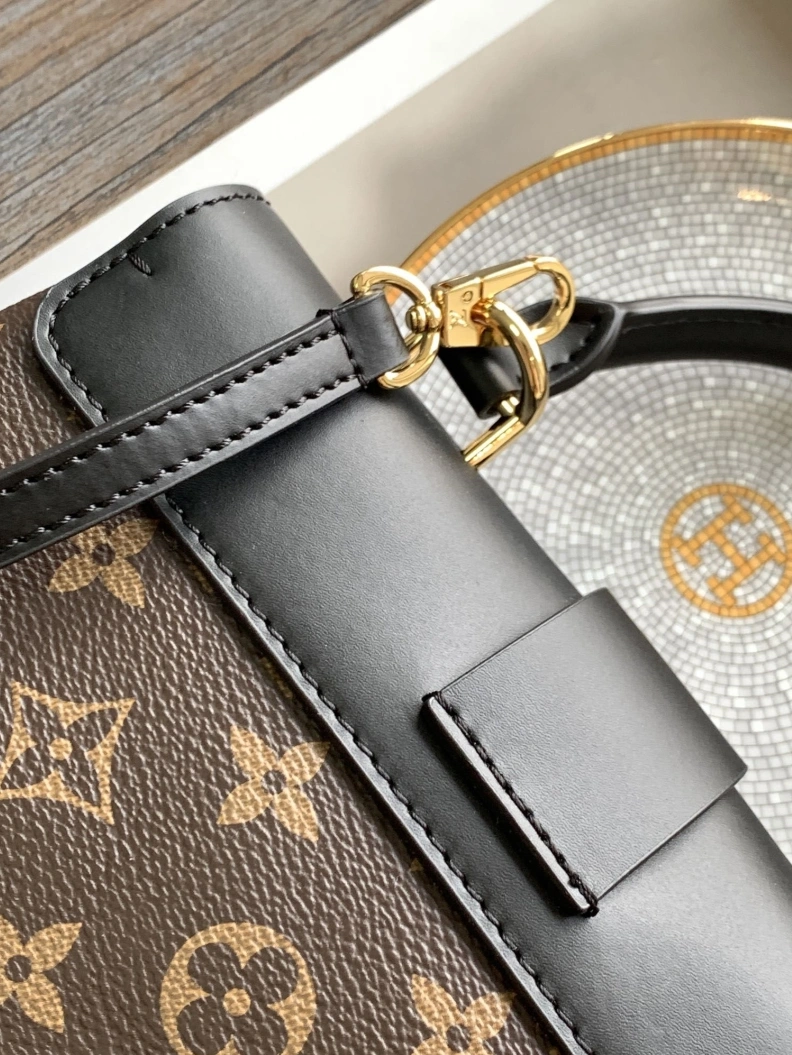 Fashionable LX Top Handle Bags 10670