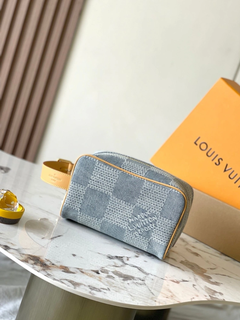 Durable LX Cosmetic Bags 11503