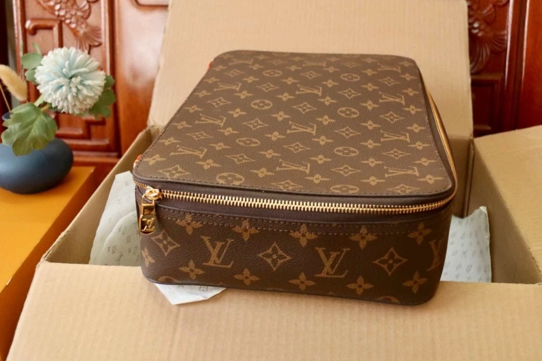 Lightweight LX Cosmetic Bags 11508