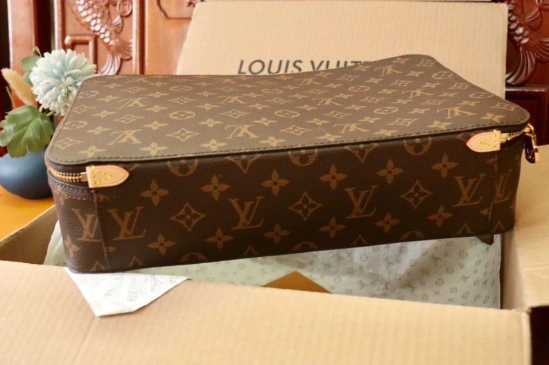 Lightweight LX Cosmetic Bags 11508