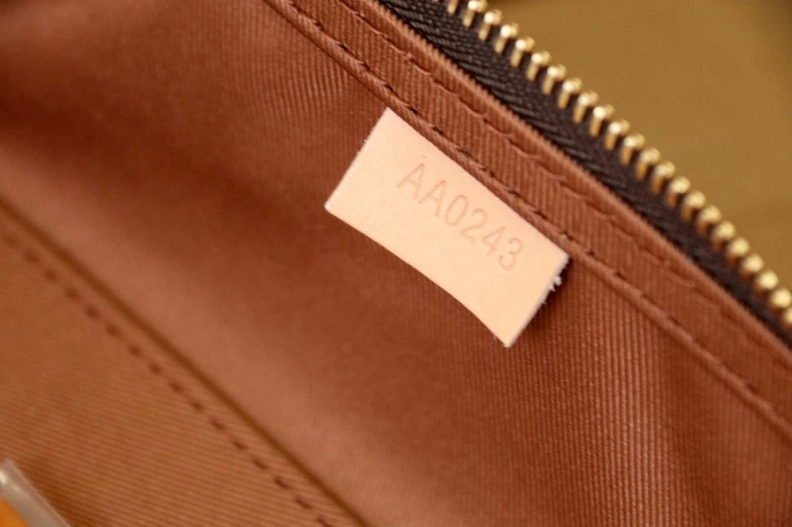 Lightweight LX Cosmetic Bags 11508