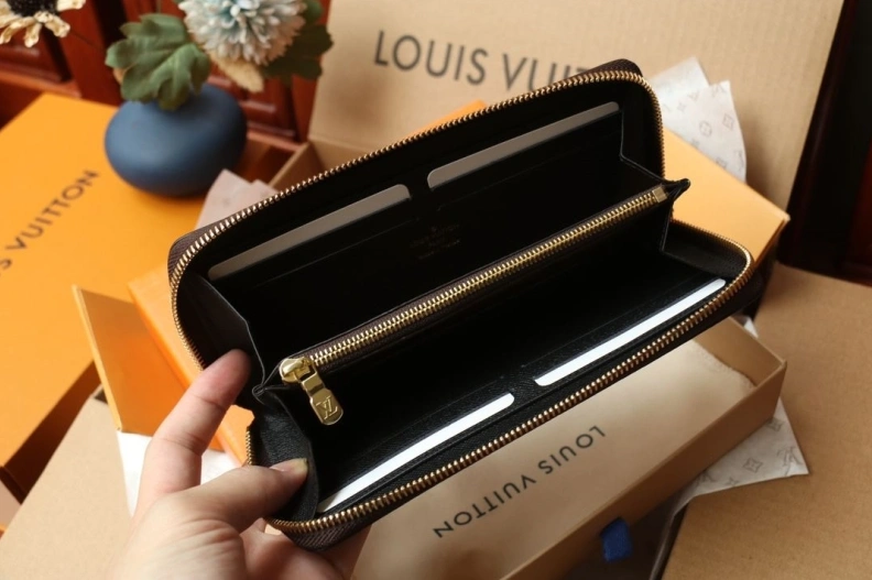 LX Wallets SportInspired 9770