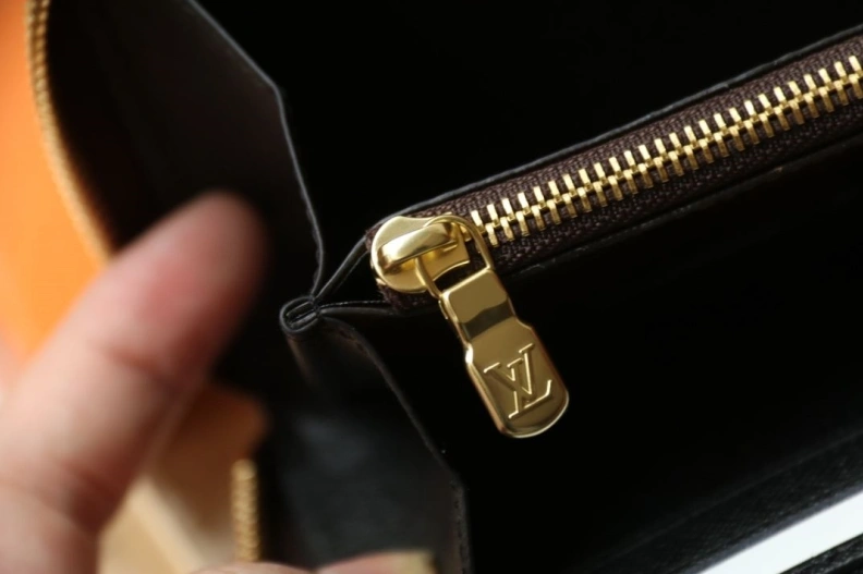 LX Wallets SportInspired 9770