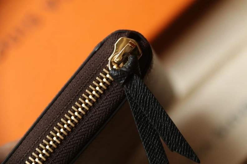 LX Wallets SportInspired 9770