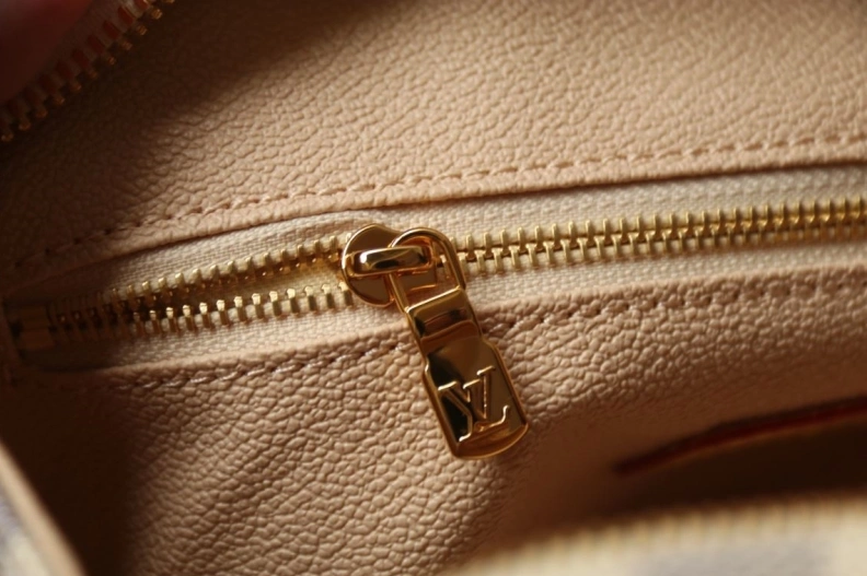 Reliable LX Cosmetic Bags 11499