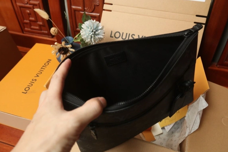 Bold LX Clutch Bags 11563