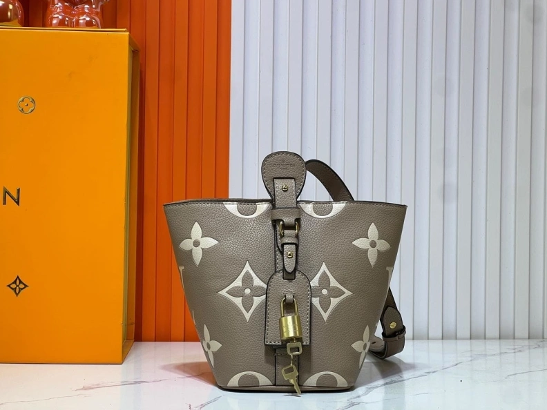 LX Bucket Bags Bright 11833