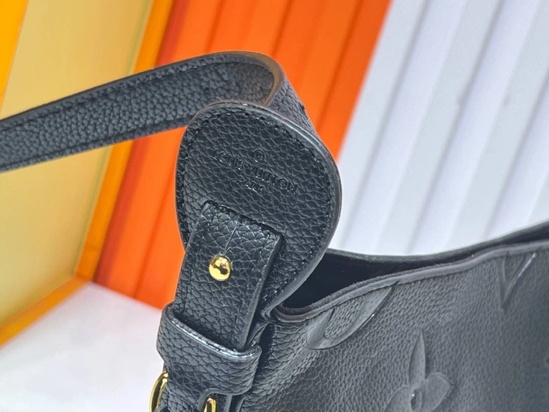 Classic LX Bucket Bags 11825
