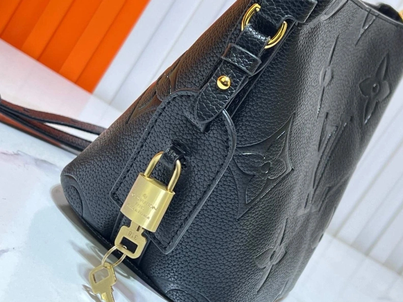 Classic LX Bucket Bags 11825