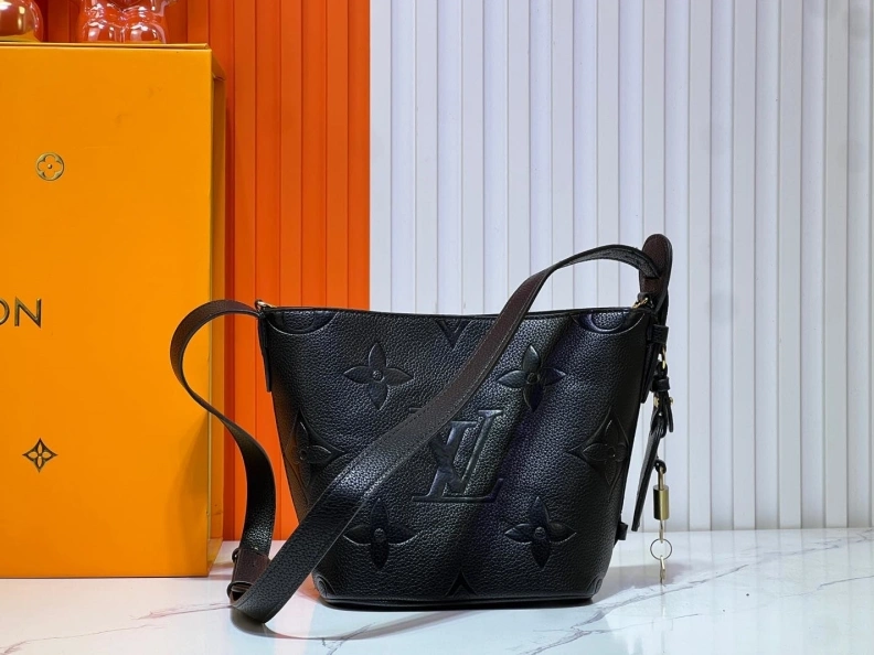 Classic LX Bucket Bags 11825