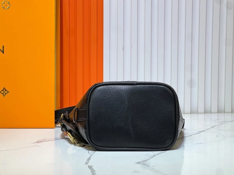 Classic LX Bucket Bags 11825