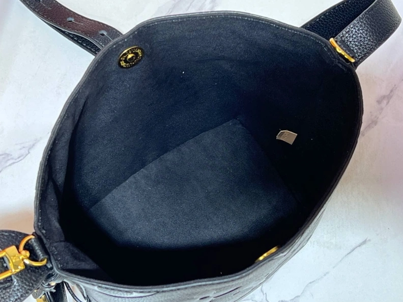Classic LX Bucket Bags 11825